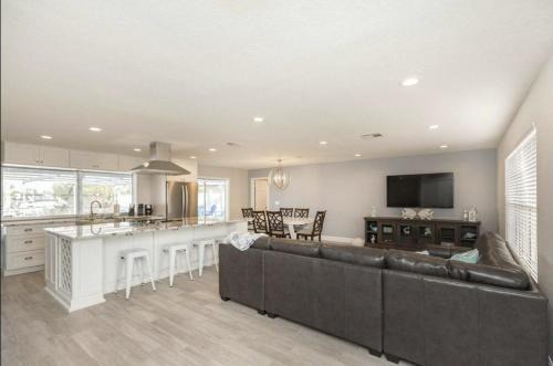 Bal Harbour House | The Seaside Retreat, FREE heated pool