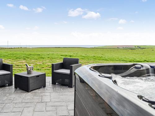 Newton Stewart House | Discover The Seaview Snug: Family-Friendly with a Hot Tub