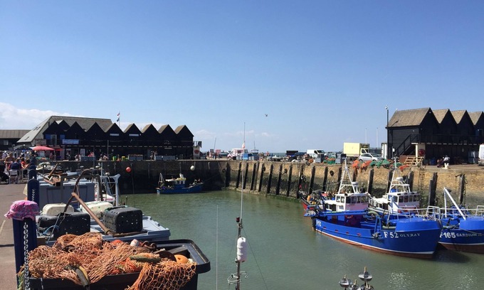 Whitstable Apartment | Cozy Retreat at The Seaview Snug - Guest Rated 10/10!