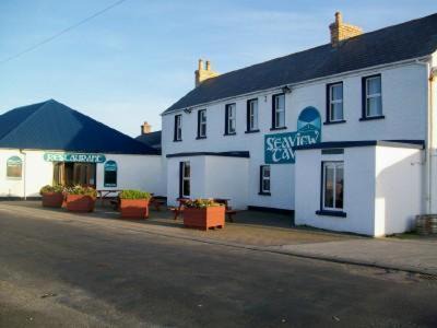 Malin Hotel | Seaview Tavern: Oceanfront Escape with Breakfast Included
