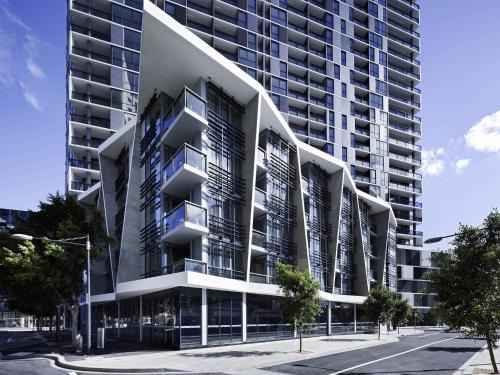 Docklands Apartment | Pet-Friendly Retreat at The Sebel Residences Melbourne Docklands