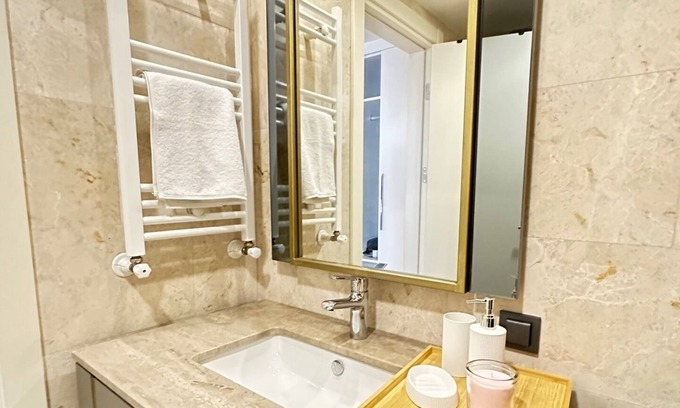 Bahcelievler Apartment | Discover the Secluded Spot in Bağlar with Free Wi-Fi