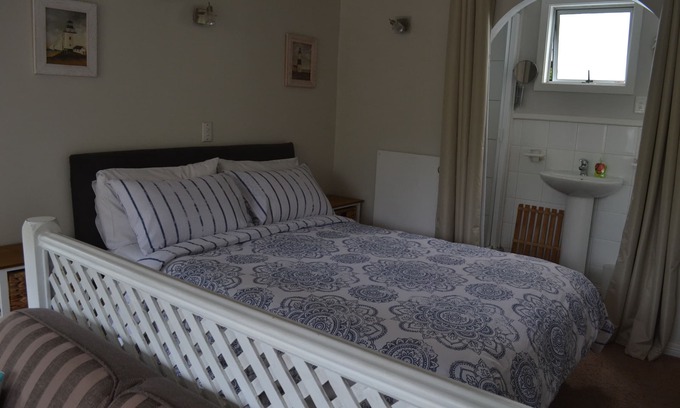 Torbay Apartment | Discover The Secret Garden of Torbay with Ocean Views