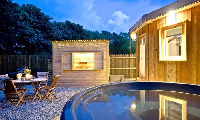 Kilkhampton Cabin | Relaxing En-suite Glamping at The Secret Roundhouse