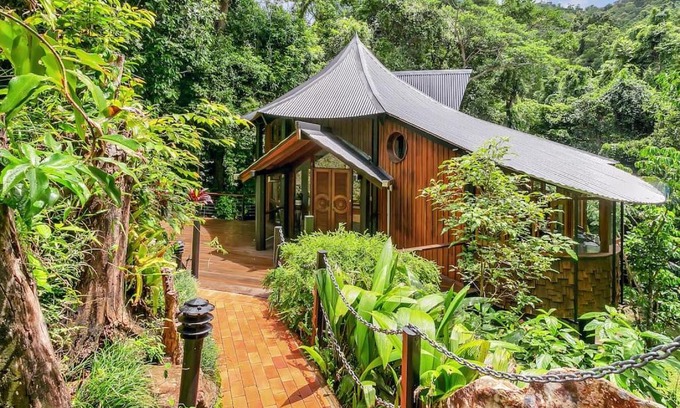 Earlville Other | Enchanting Stay at The Secret Treehouse with Hot Tub Access