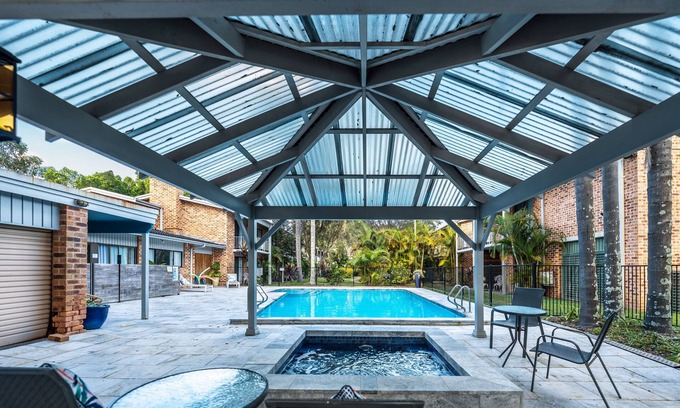 Wyoming Hotel | Discover Select Inn Gosford: Family-Friendly Retreat