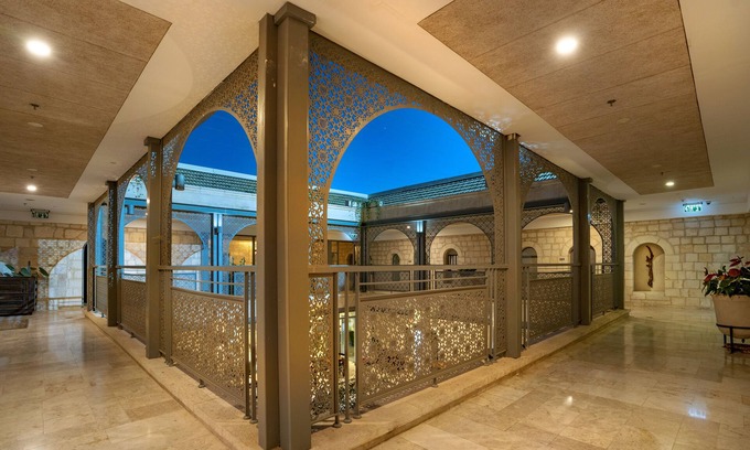 Old City Hotel | Discover The Sephardic House: Family-Friendly Retreat