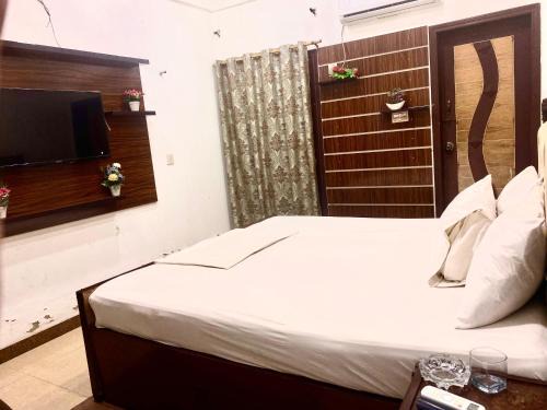 Hyderabad House | Family-Friendly Stay at The Serena Guest House