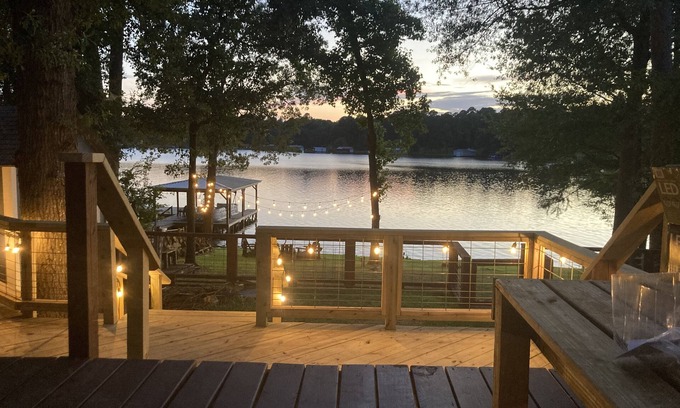 Mineola Cabin | Exceptional Cozy Lakehouse with Ocean & Lake Views
