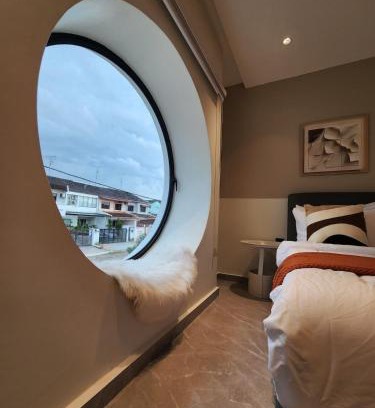 Taman Johor Jaya House | The Seven Room Near Tebrau and Mount Austin