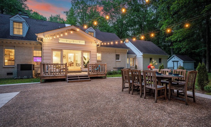Sewanee House | Discover The Sewanee House: Oasis Near Campus with Pool