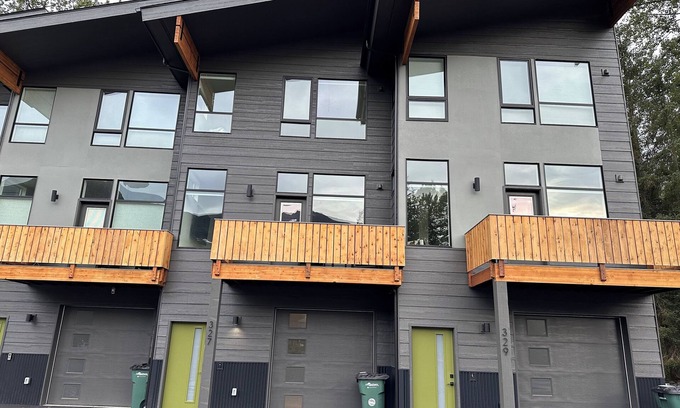 Alyeska House | Discover The Seymour: Modern Townhome with Hot Tub in Girdwood