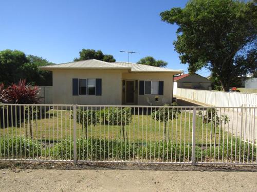 Dalrymple House | Discover The Shack at Stansbury - Family-Friendly Retreat