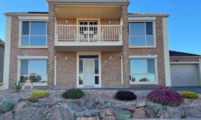 Wallaroo House | Unforgettable Stay at The Shack Copper Cove Marina