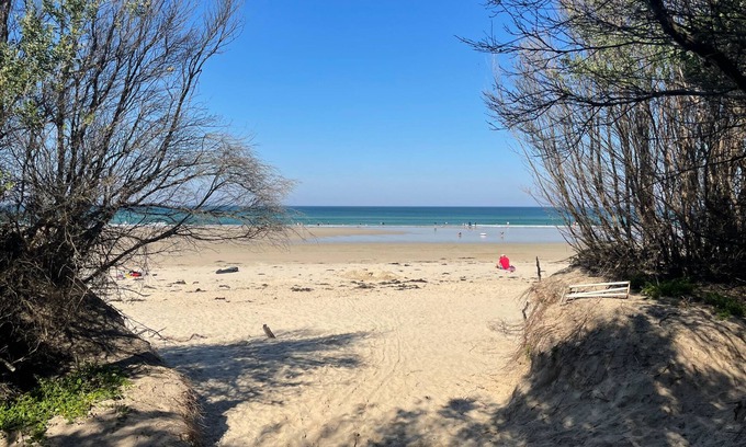 Inverloch House | Guest Rated 10/10: The Shack - Beachside Oasis with Pool