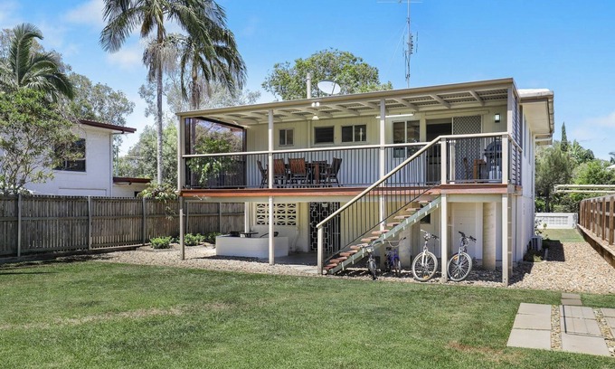Maroochydore House | Discover The Shack: Pet-Friendly Getaway by Maroochy River