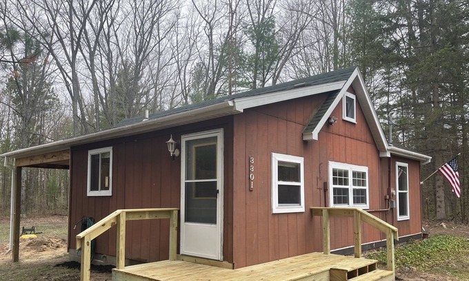 Hubbard Lake Cabin | Impeccably Rated The Shack! Enjoy Breakfast & Family Perks