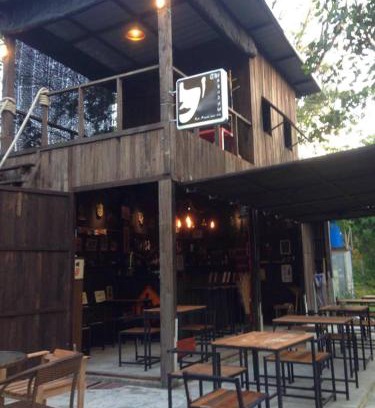 Ranong Hotel | Discover The Shadow House & Bar: Family-Friendly Retreat