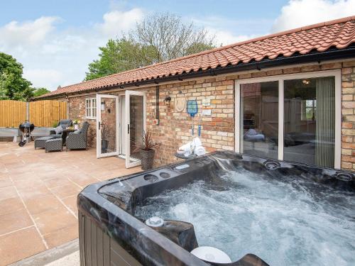 West Ashby House | Discover Family-Friendly Comfort at The Shambles Hotel