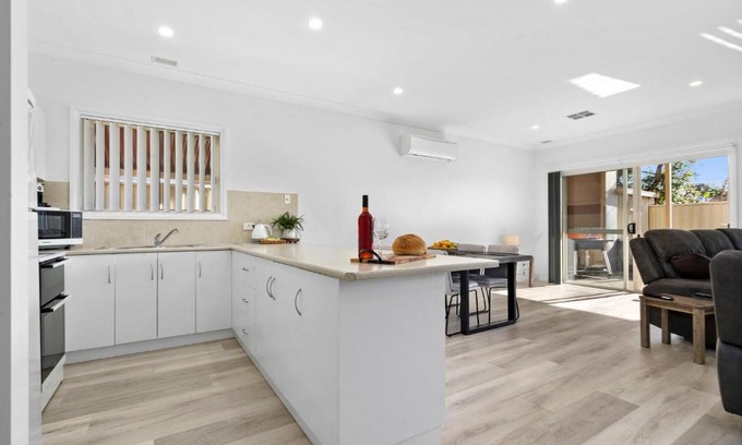 Renmark Apartment | Guest Rated 9.7: Family-Friendly Bliss at The Shamrock House