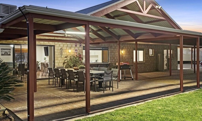 Paringa House | Unforgettable Stay at The Shamrock Luxury Retreat