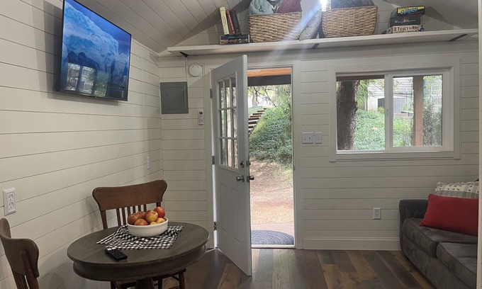 Newberg Cottage | Cozy Shed@LivelyFarm: Family-Friendly Retreat in Newberg