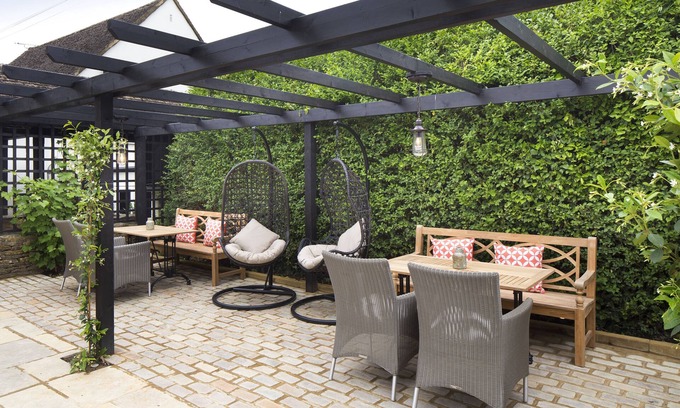 Stow-on-the-Wold Hotel | Cozy Stay at The Sheep on Sheep Street with Family-Friendly Amenities