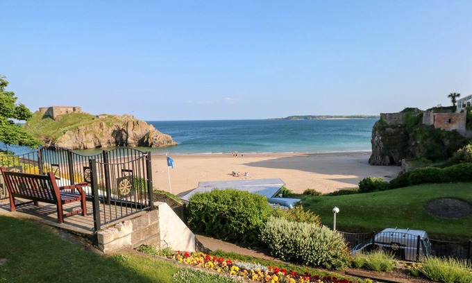 Tenby Cottage | Oceanfront Oasis: The Shell at the Hideaway Awaits You