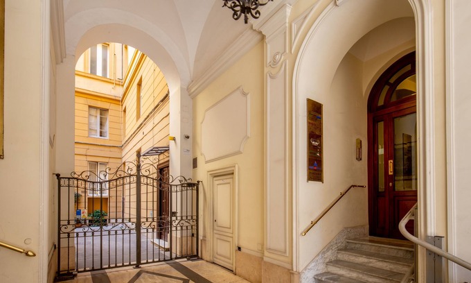 Prati House | Family-Friendly Courtyard Rome Suite with Breakfast Included