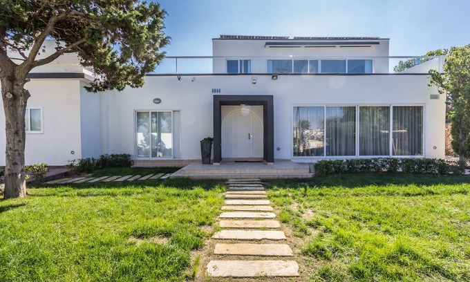 Santa Maria Estate Villa | Discover The Shells: Villa with Pool & Ocean View