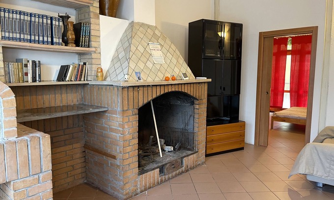 San Giacomo degli Schiavoni Apartment | Cozy Shelter: Ground Floor Retreat with Breakfast & Pet-Friendly