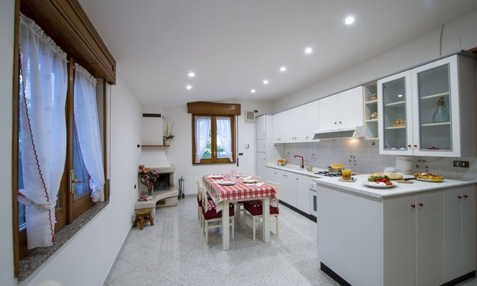Bomerano House | Guest Rated 10/10: The Shelter on the Trail Awaits You