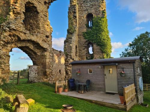 Sheriff Hutton Cabin | Pet-Friendly Retreat at The Shepherd's Hut - Rated 10/10