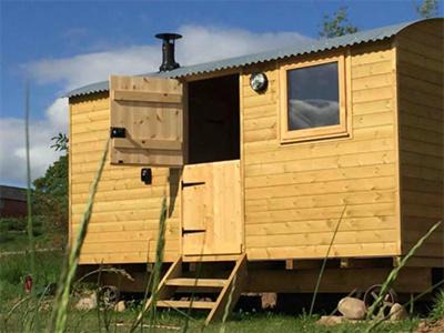 Overton-on-dee Apartment | Relax in The Shepherd's Hut with Pool - Rated 9.4/10