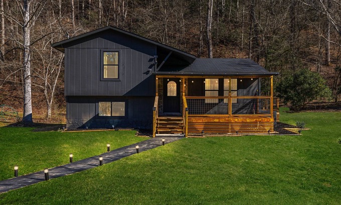 Pittman Center Cabin | Family-Friendly Getaway at The Sherridan 2 Bedroom Cabin
