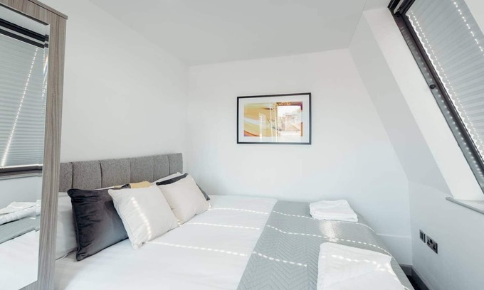 Halifax Apartment | Guest Rated 10/10: The Shibden Apartment 203 Awaits