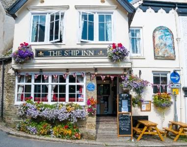 Fowey Hotel | Pet-Friendly Getaway at The Ship Inn Fowey with Ocean Views