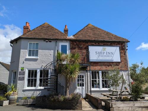 Burmarsh Bed & Breakfast | Discover The Ship Inn: Family-Friendly, 4-Star Comfort