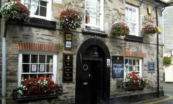 Mevagissey Hotel | Discover The Ship Inn: Breakfast Included & Family-Friendly