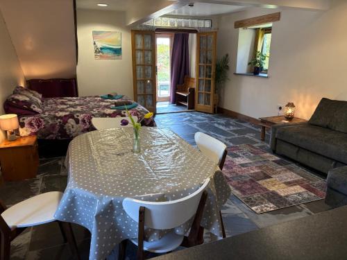 St Clether Apartment | Family-Friendly Getaway at The Shippon at RoseHip