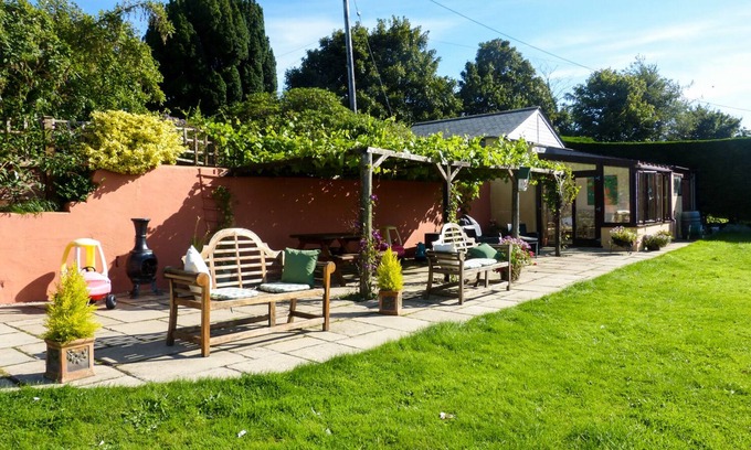 Launceston Cottage | Guest Rated 10/10 at The Shippon with Breakfast & Kitchen