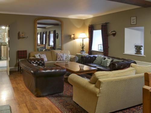 Bodmin House | Cozy Family Retreat at The Shooting Lodge - Pet Friendly Stay