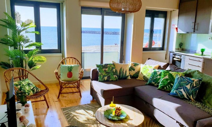 Espinho House | Cozy Waterfront Beach House at The Shore@GreenCoast