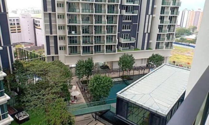Bunga Paya Pantai Apartment | Relax at The Shore Residence T3A1505 with Pool Access