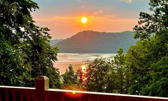 Sparta House | Experience The Shoreline Lake House: Waterfront Getaway!