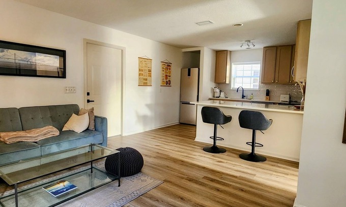 Saint Simons Island Apartment | The Sidney Suite: Bright Island 1 BD with Ocean Views