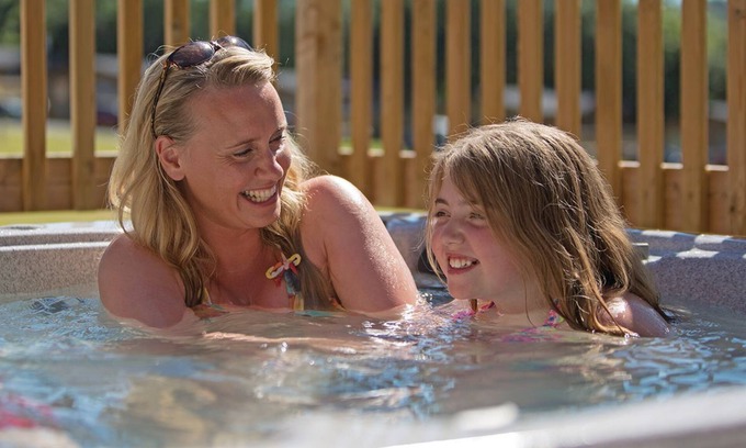 Dawlish Cabin | Relax at The Silver Birch: Ideal Lodge with Spa & Pool
