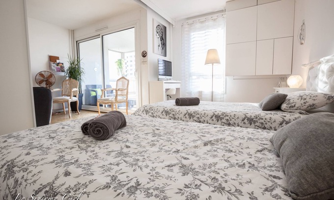 Moliere Vauban Apartment | Indulge at The Sixième Ciel - Central Lyon Getaway!