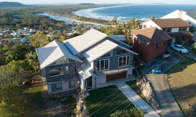 Crescent Head House | Skyline 68: Breathtaking Ocean & Mountain Views Await