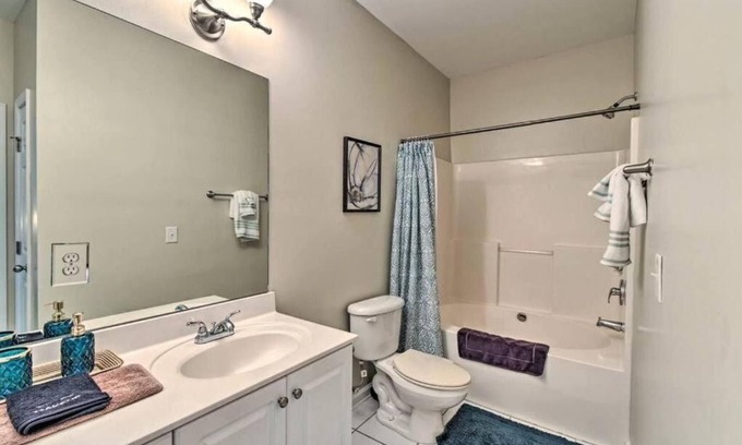 Westover Apartment | Cozy Retreat at The Skyroom off I295 with Breakfast Included